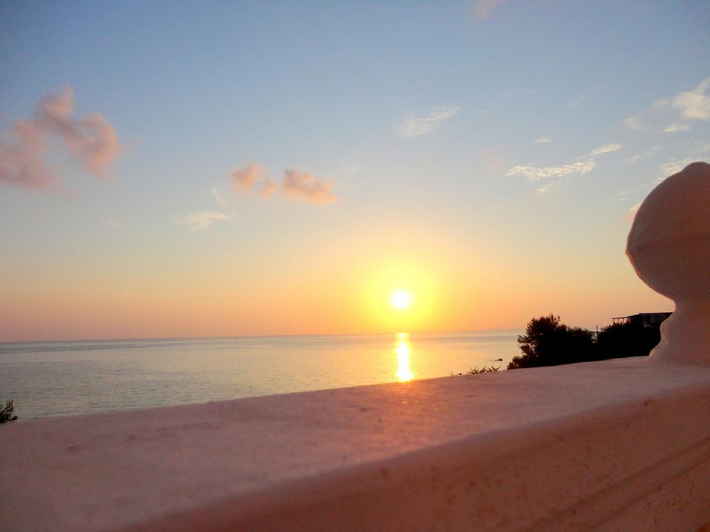 Sunrise Rent Rooms Amoudi Rum bild